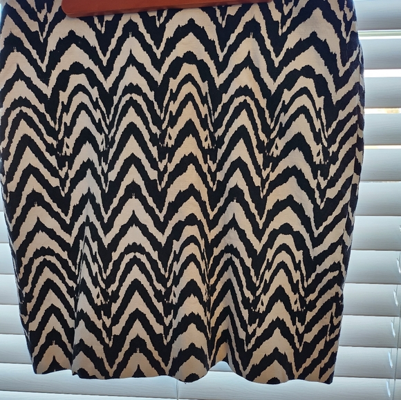 Never worn Banana Republic Zebra print pencil skirt size 12 - Picture 1 of 3